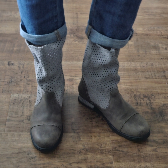 SOREL Boots, Size 8 Women's - Picture 3 of 13